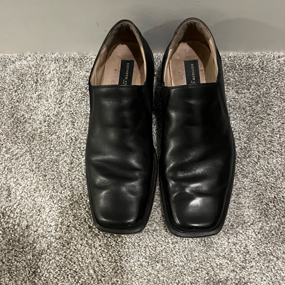 Kenneth Cole Black Leather Loafers Slip-On Design